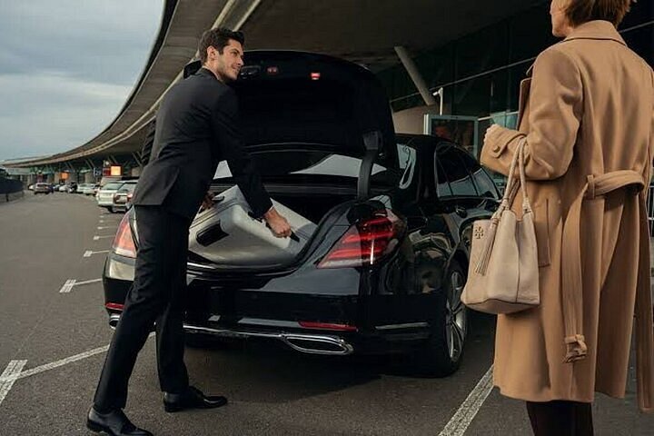 Airport Chauffeur Services in Downtown Dubai